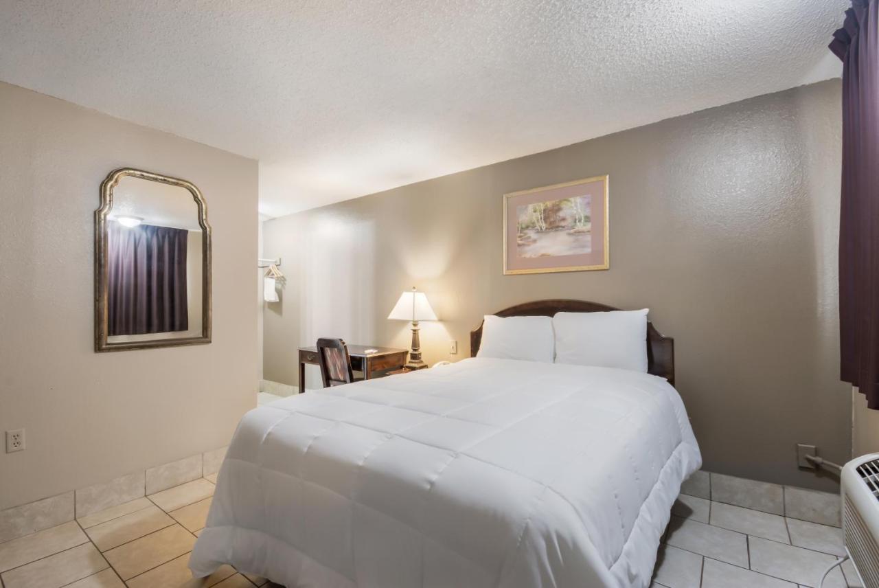 Americas Best Value Inn Woodward At 8Th St Exteriör bild