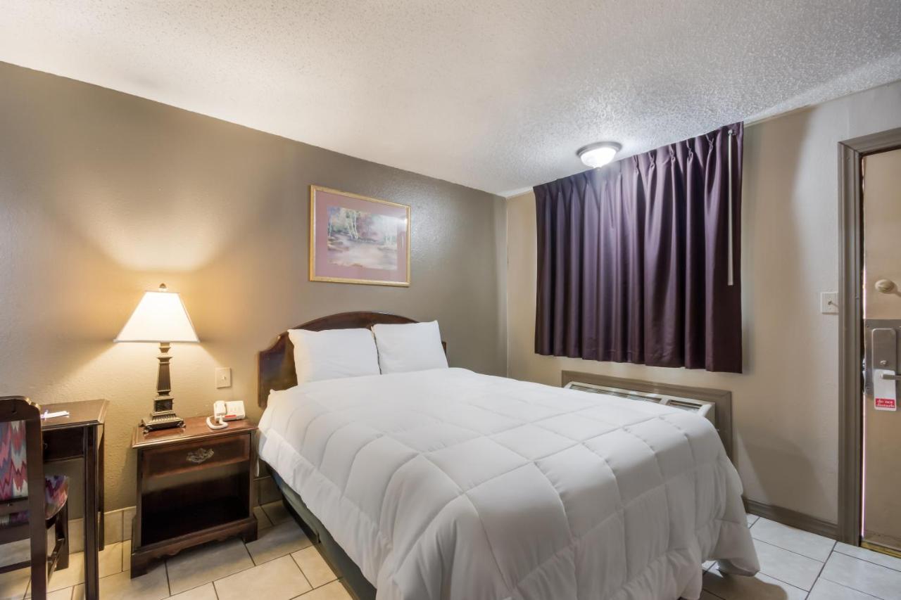 Americas Best Value Inn Woodward At 8Th St Exteriör bild