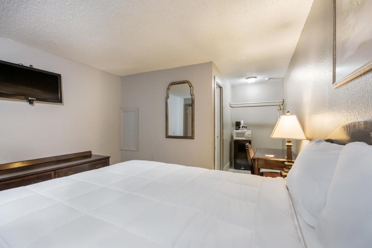 Americas Best Value Inn Woodward At 8Th St Exteriör bild