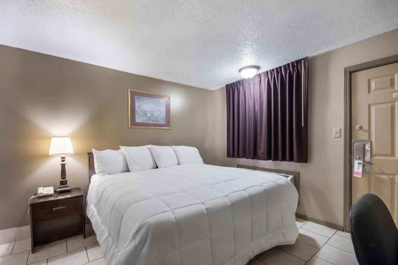 Americas Best Value Inn Woodward At 8Th St Exteriör bild
