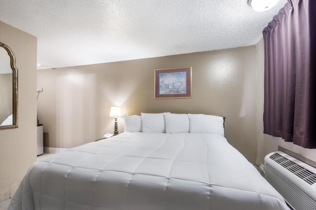 Americas Best Value Inn Woodward At 8Th St Exteriör bild