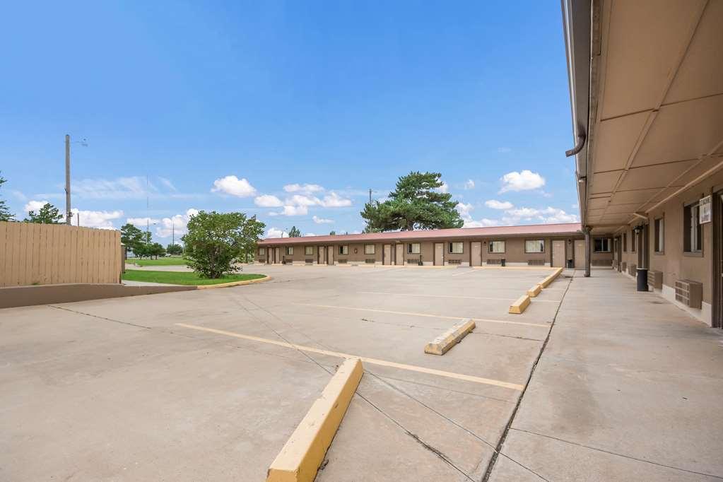 Americas Best Value Inn Woodward At 8Th St Exteriör bild