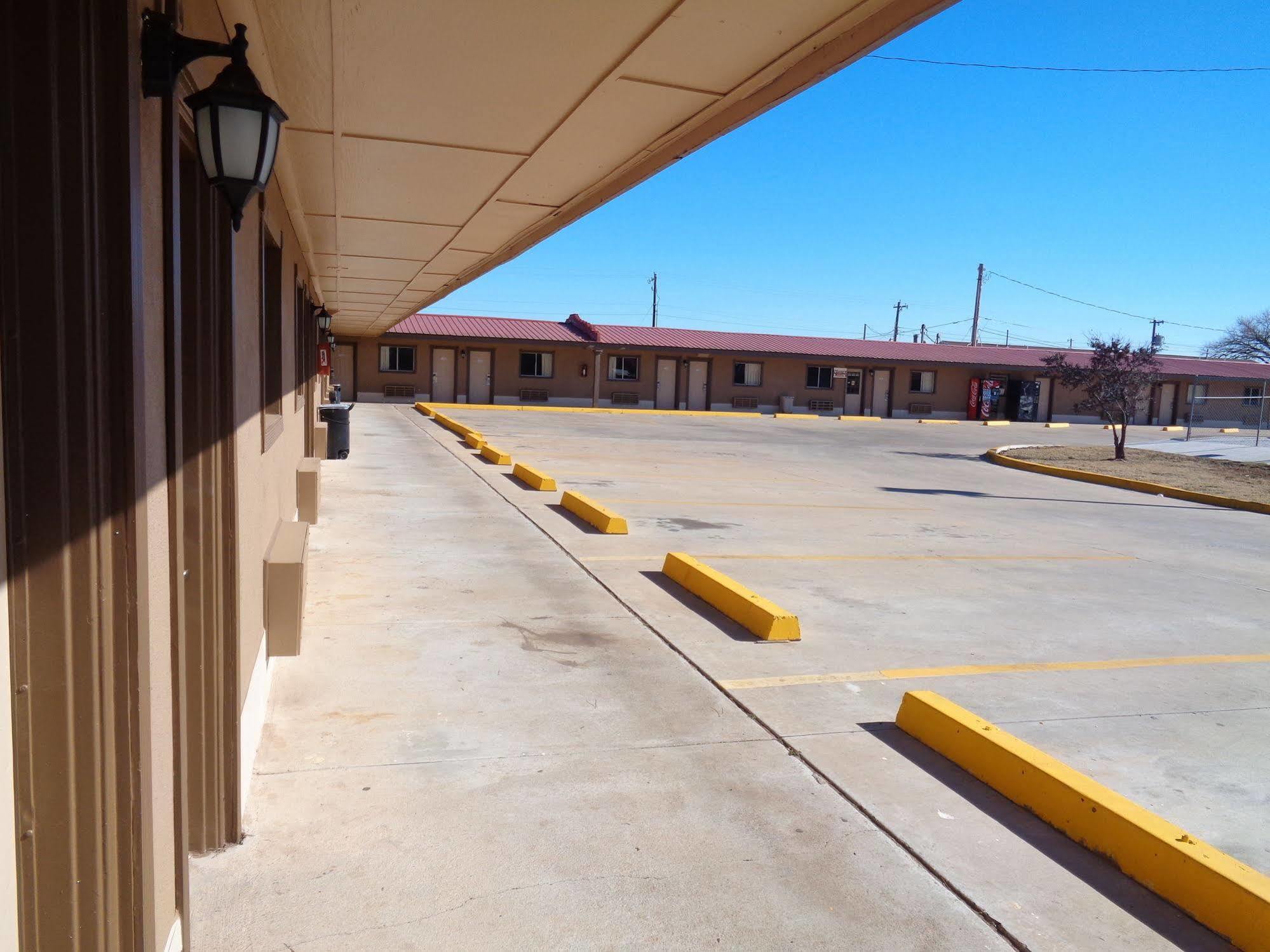 Americas Best Value Inn Woodward At 8Th St Exteriör bild