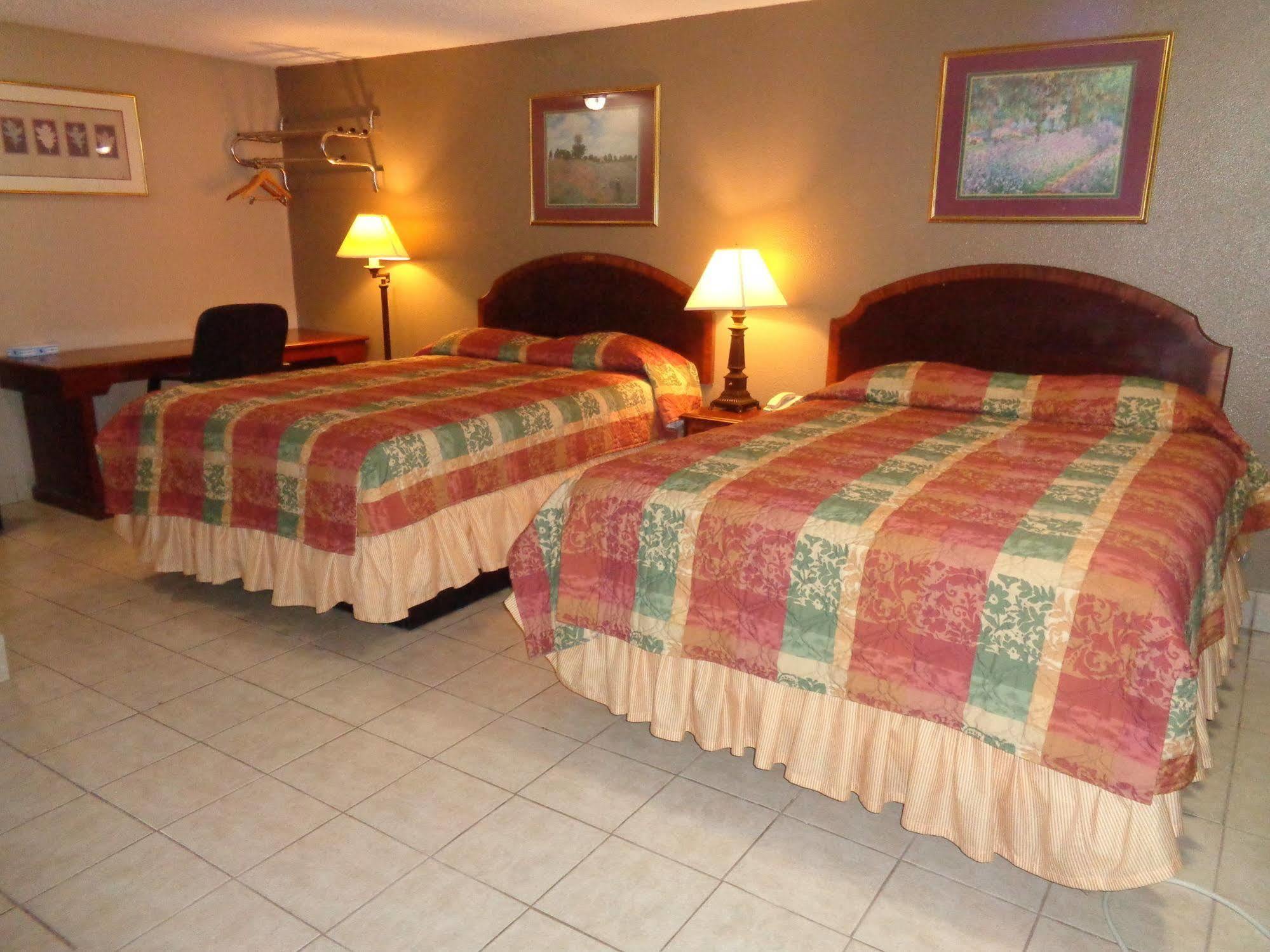 Americas Best Value Inn Woodward At 8Th St Exteriör bild