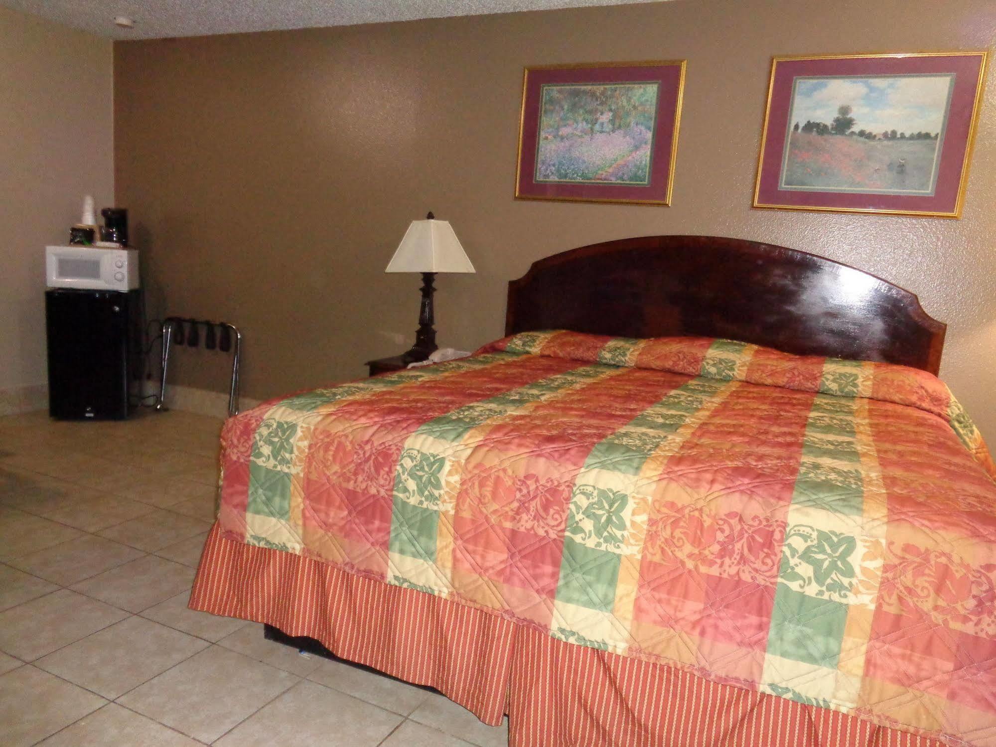 Americas Best Value Inn Woodward At 8Th St Exteriör bild