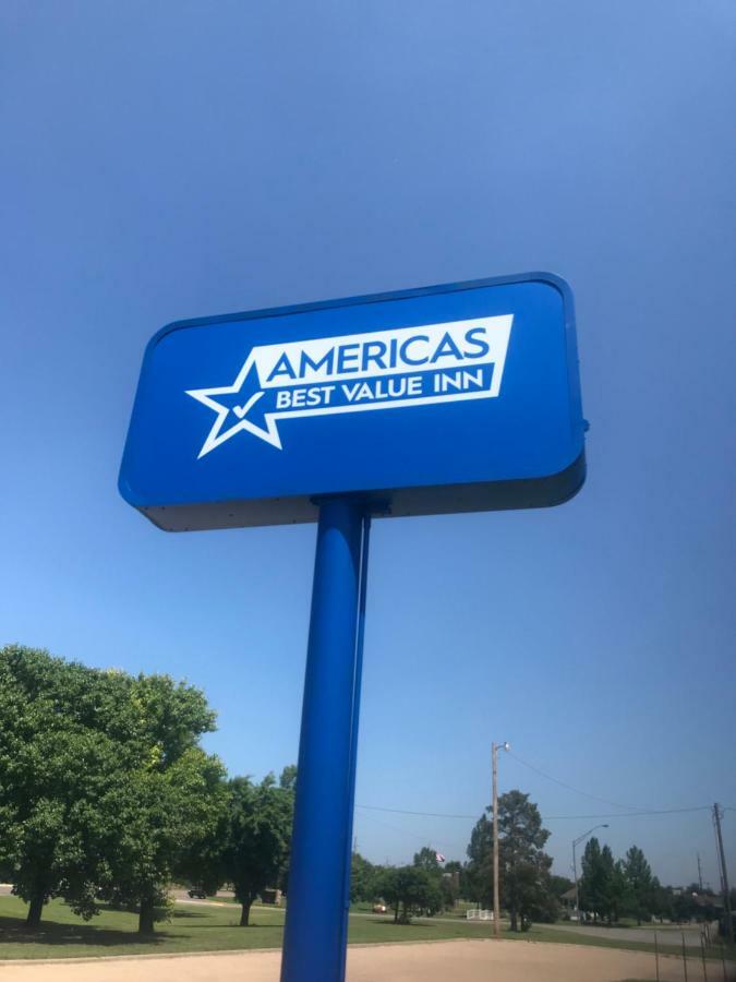 Americas Best Value Inn Woodward At 8Th St Exteriör bild